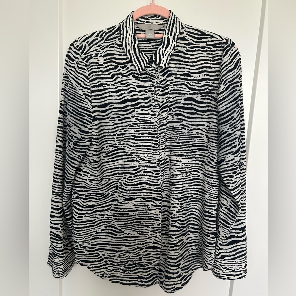 H&M Zebra print button up Size 4